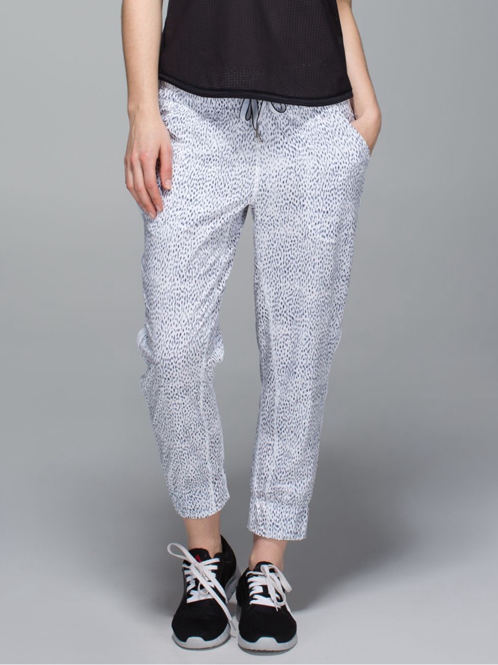 Lululemon Tearaway Pant Dottie Dash White Black / White Joggers Athletic Size 4